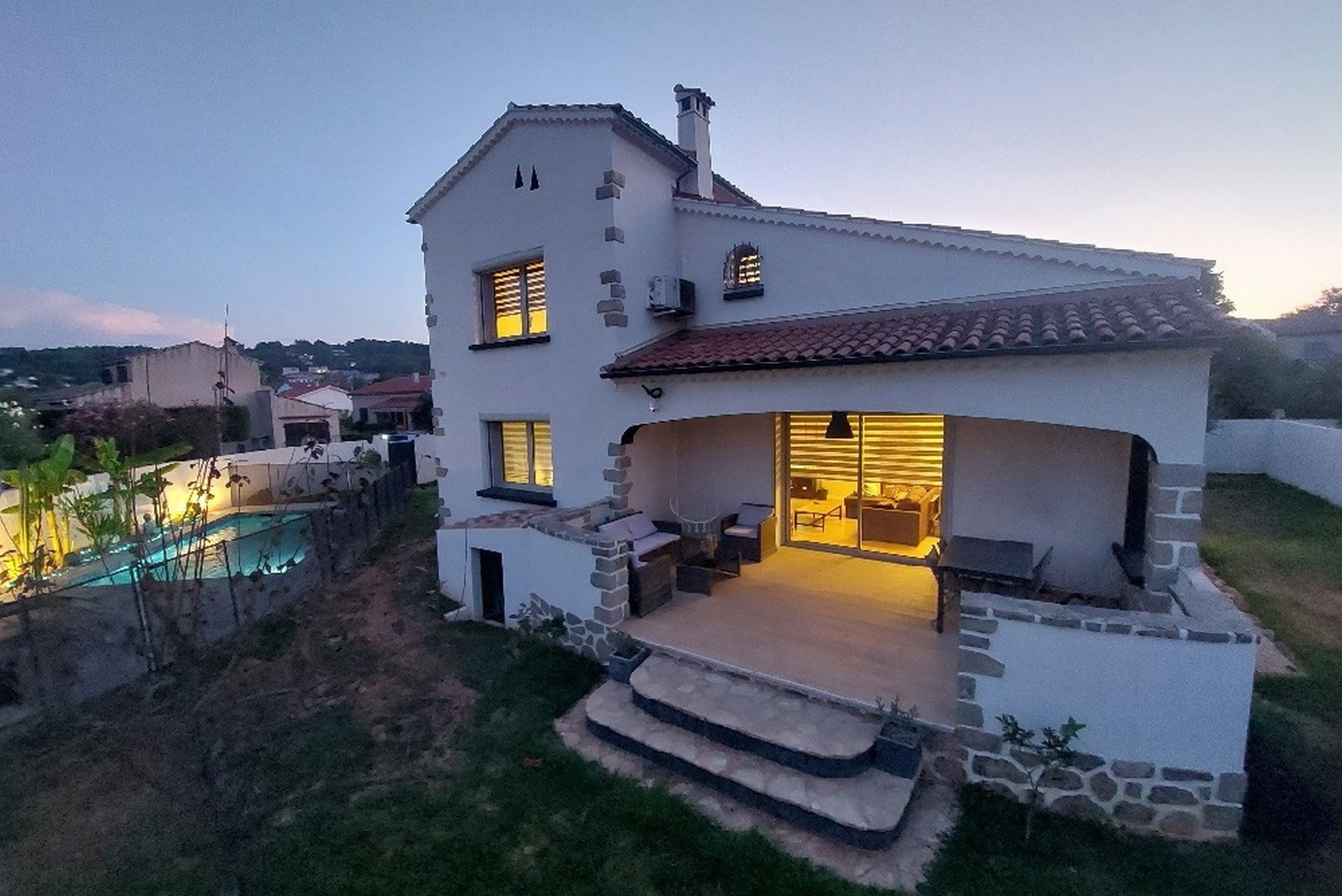 MAISON DE REVE AVEC 4/5 CHAMBRES - PROXIMITE COMMODITES - PISCINE BALINAISE - TERRAIN CLOS DE MUR - COUP DE COEUR - A SAISIR photo 5